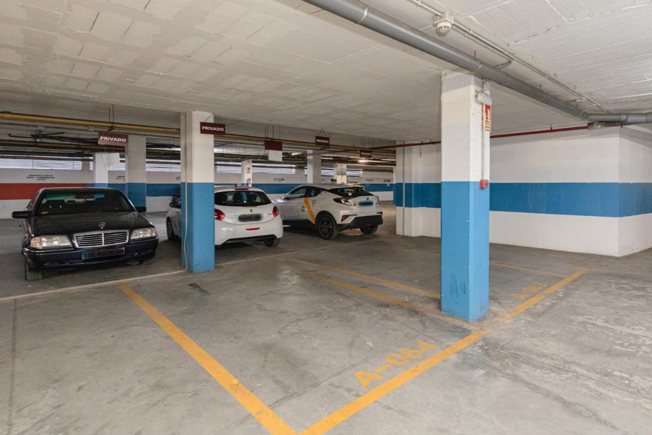 Apartment With Free Parking And Pool Bormujos Exterior photo