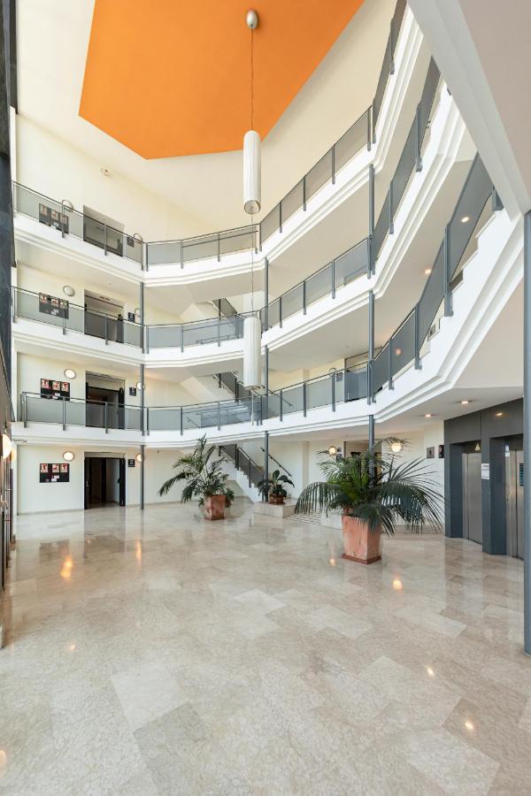 Apartment With Free Parking And Pool Bormujos Exterior photo