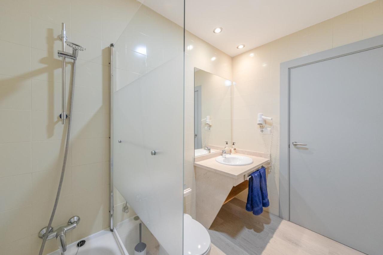 Apartment With Free Parking And Pool Bormujos Exterior photo